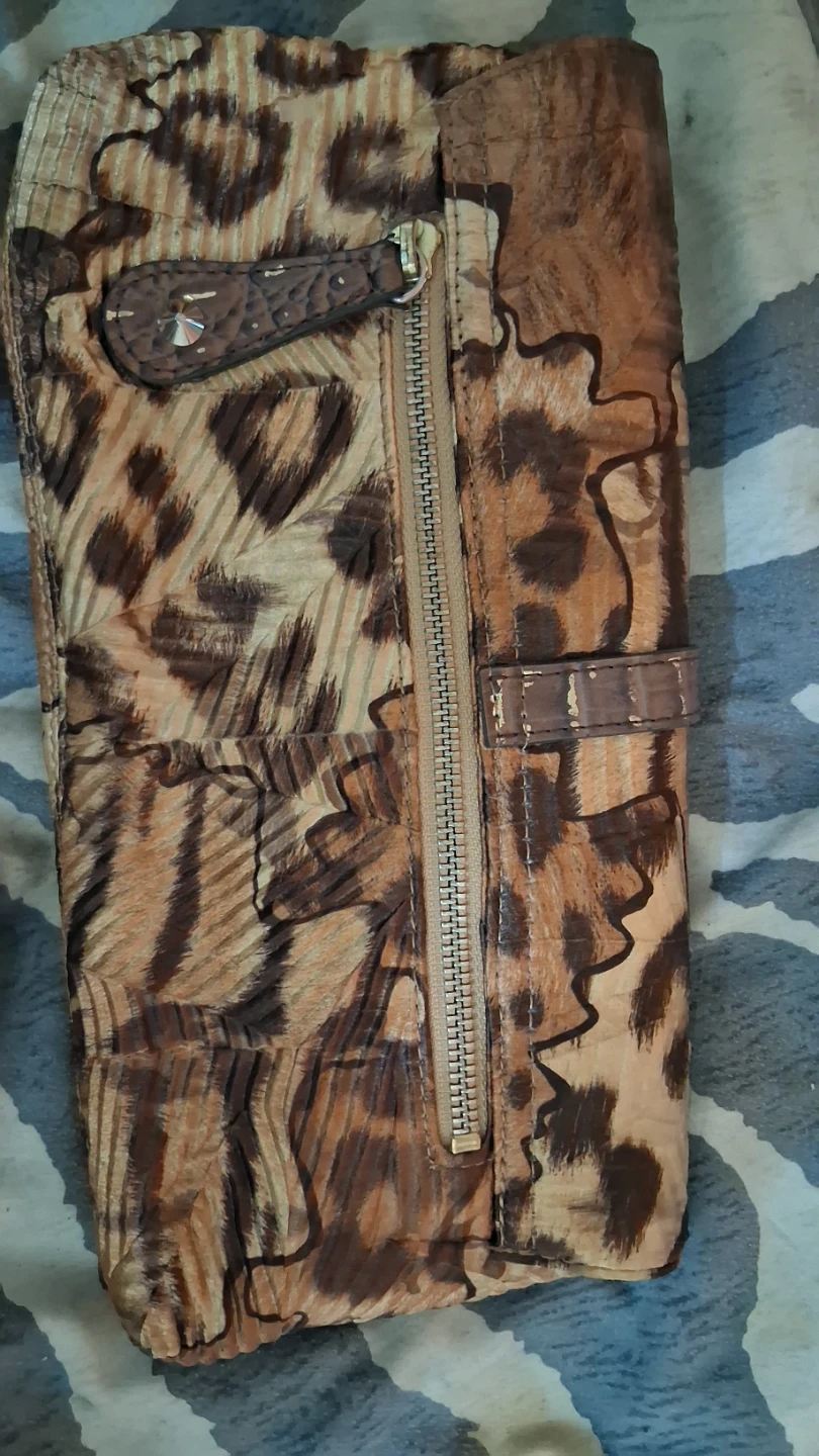 Guess Animal Print Clutch - photo 2