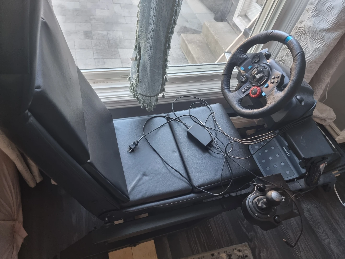 Logitech G Driving Force Racing Wheel and Racing Cockpit