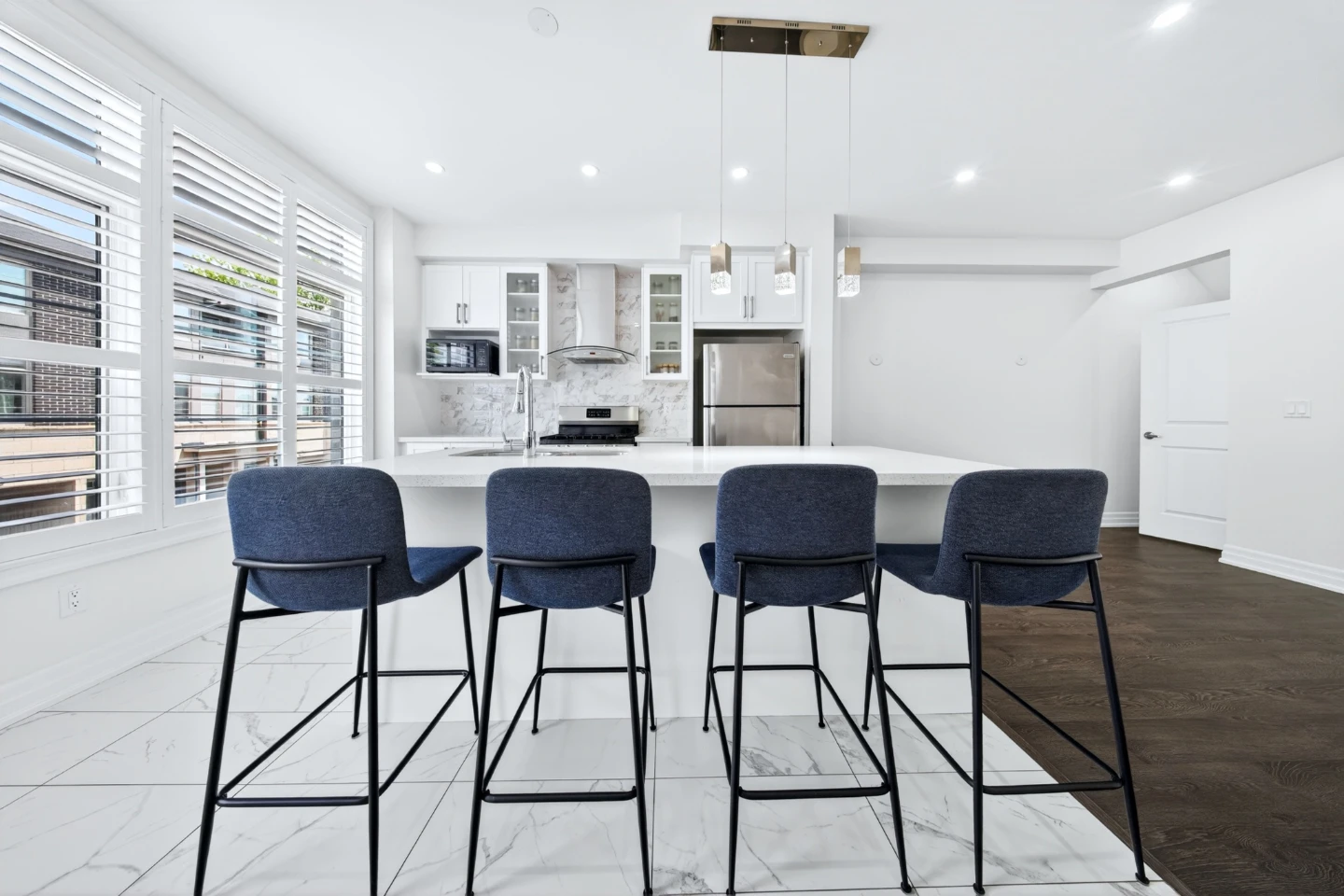 Renovated 4-Bed, 2.5-Bath Townhouse w/ Walk-Out Backyard - photo 4