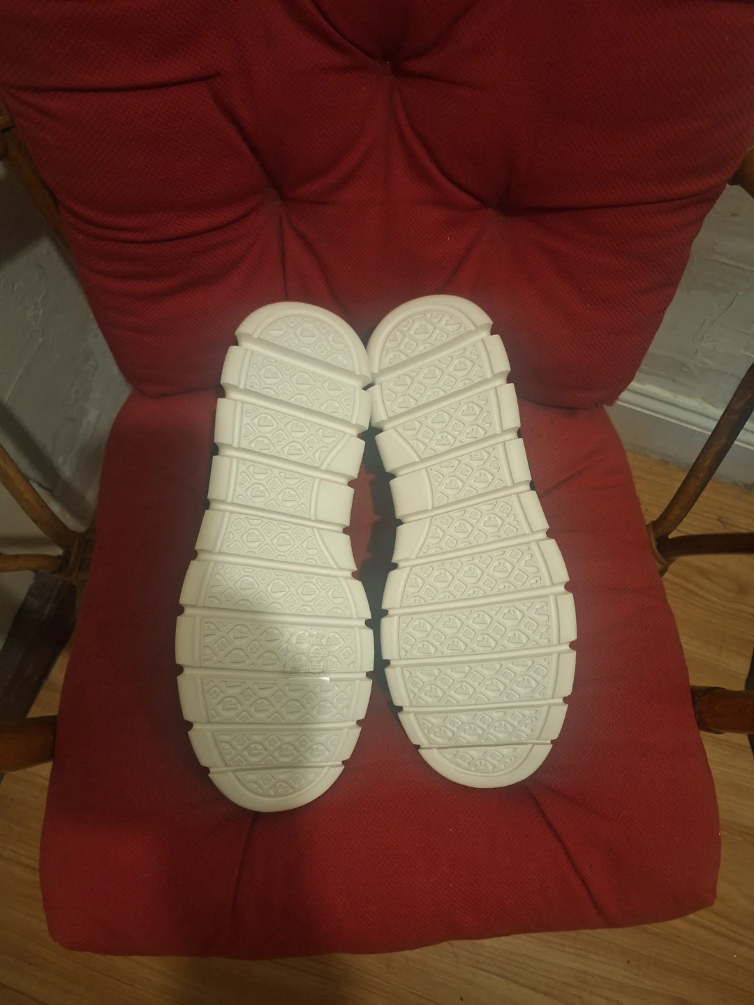 Size 9.5" .Leisure Knit Sneakers - photo 3