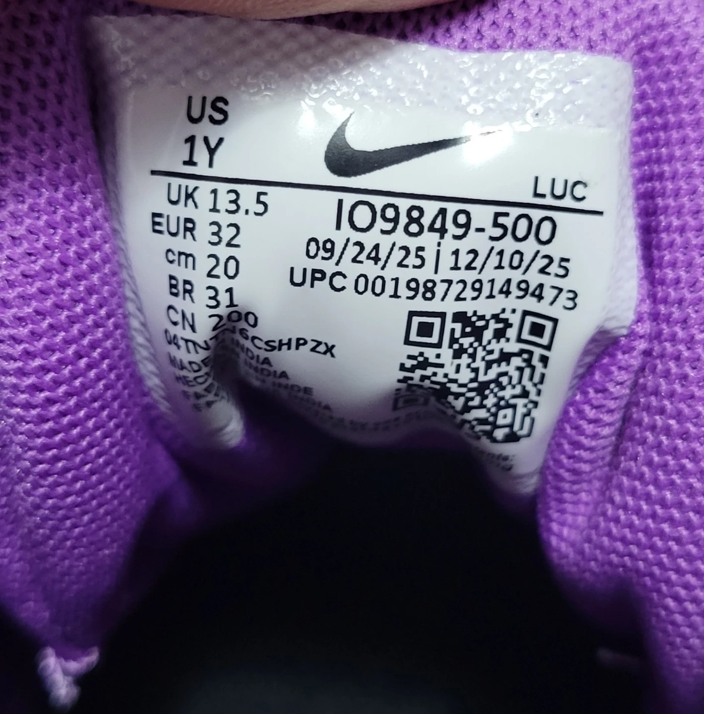 Nike Basketball Shoes Size 1Y - photo 4