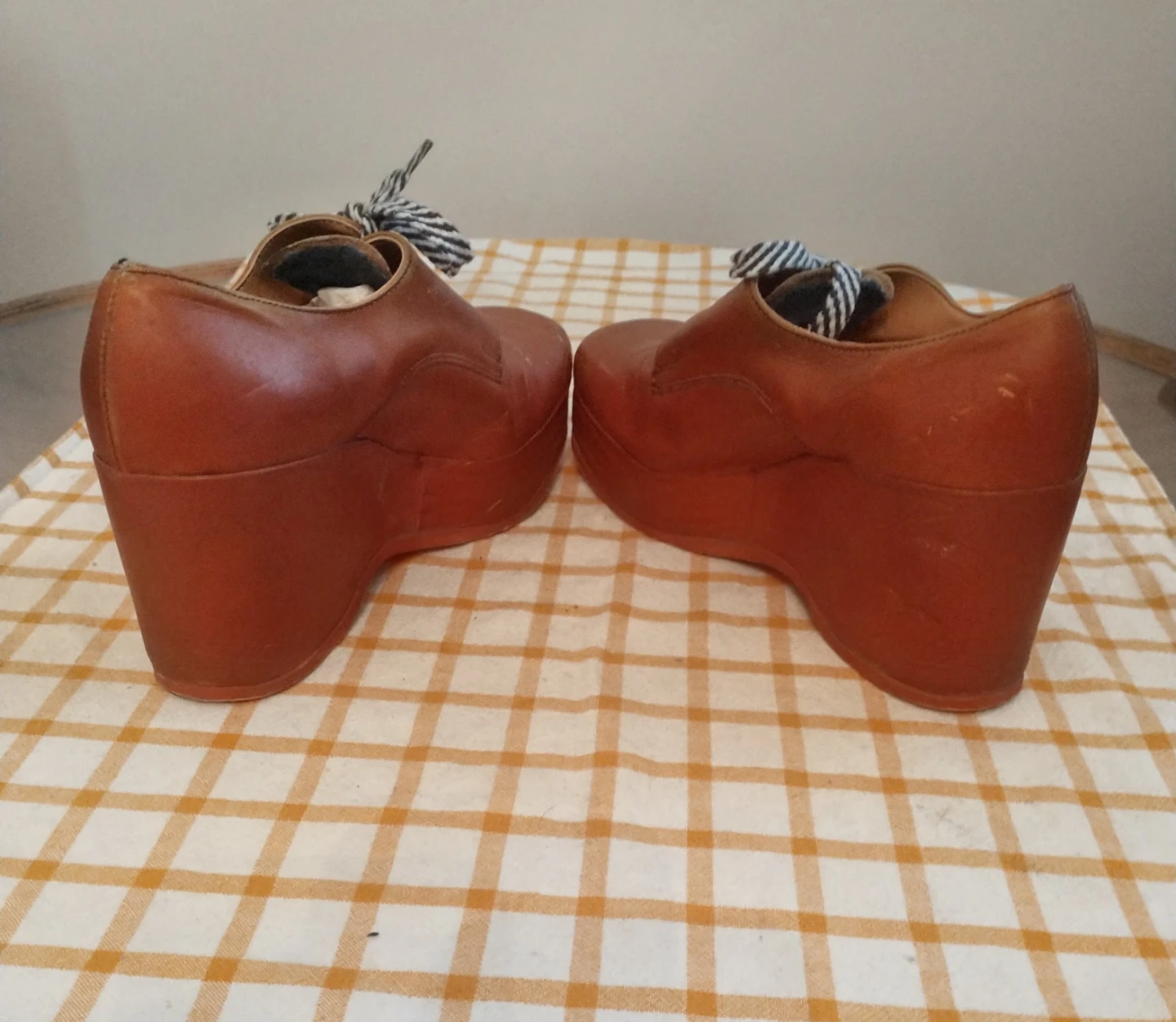 Vintage Master John Tan Leather Platform Wedge Shoes - photo 4