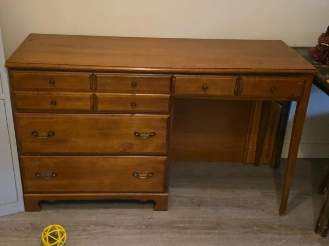 Wooden Bedroom Dresser with Hutch