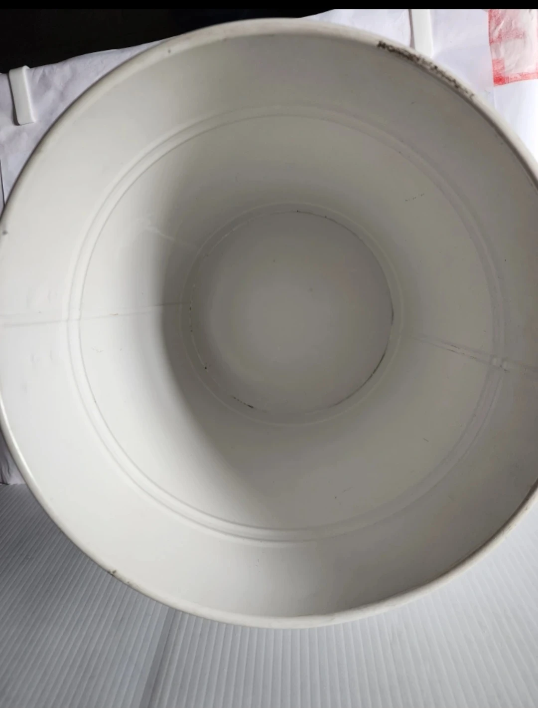 White Metal Trash Bucket - photo 3
