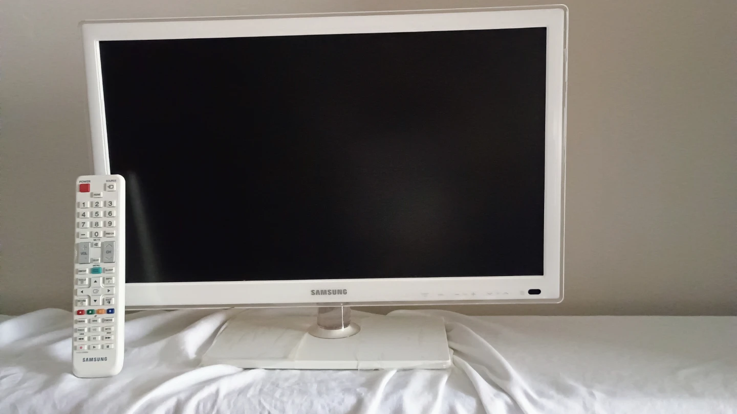 White Samsung 22 inch LED TV