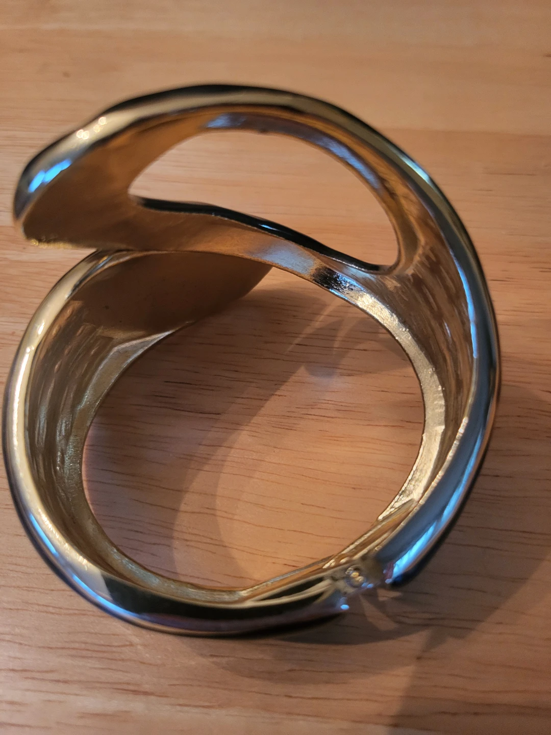 Black and gold tone hinged cuff bracelet - photo 4