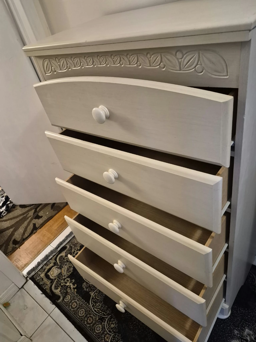 White 5-Drawer Dresser - photo 3