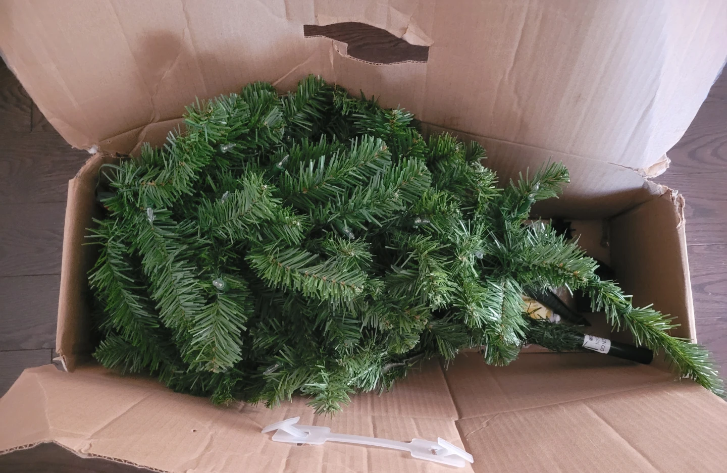 New Ashland 4 ft Lakewood Spruce Pre-lit Christmas Tree - photo 4
