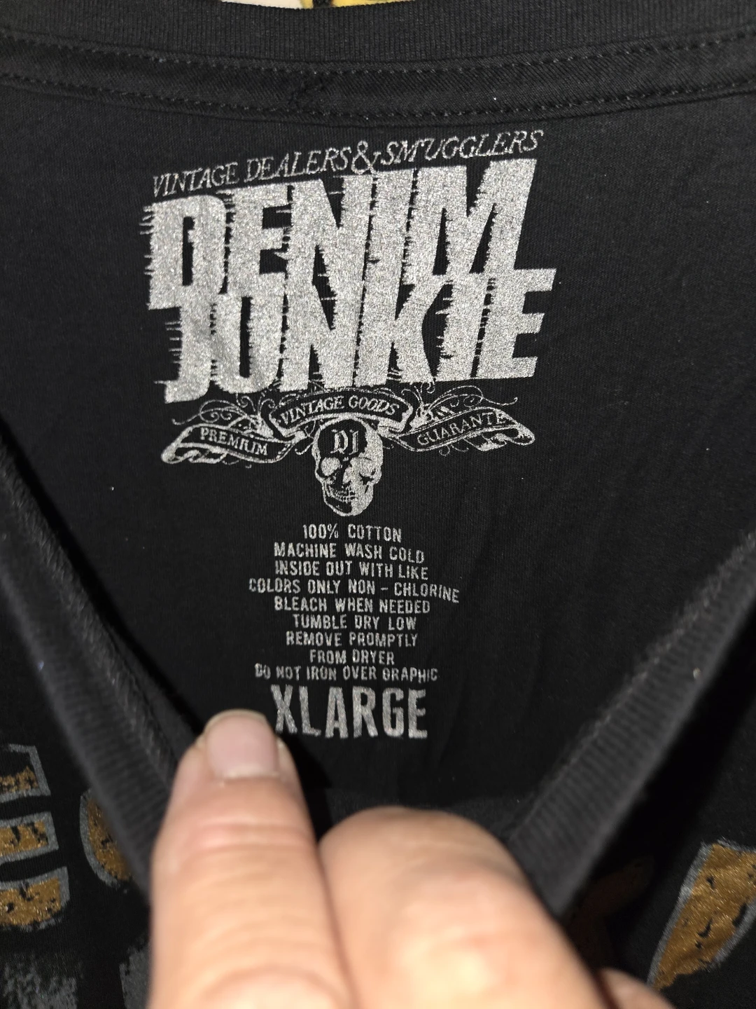 Denim Junkie 'Electric Jezebels' Graphic T-Shirt in a Men's XL - photo 4