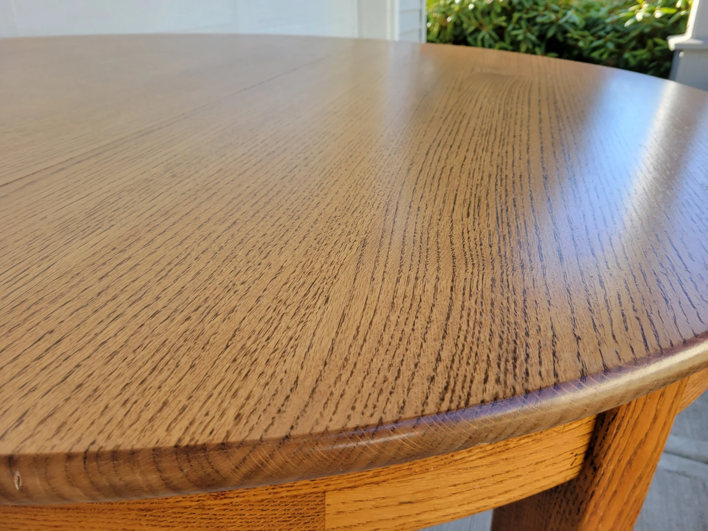 Beautiful Solid Oak Round Dining Table with 2 Extension Leaves - photo 4