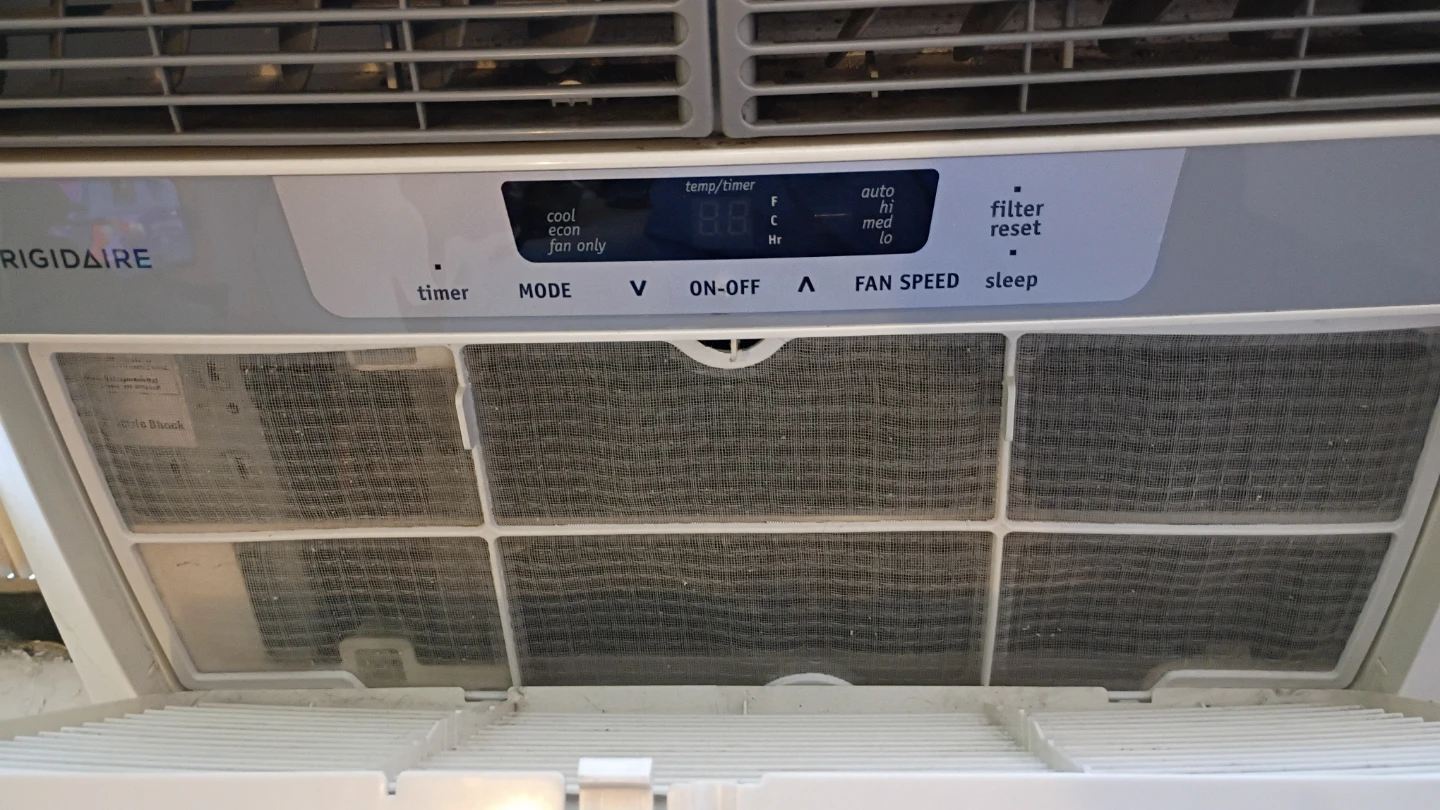 Frigidaire Window Air Conditioner - photo 4