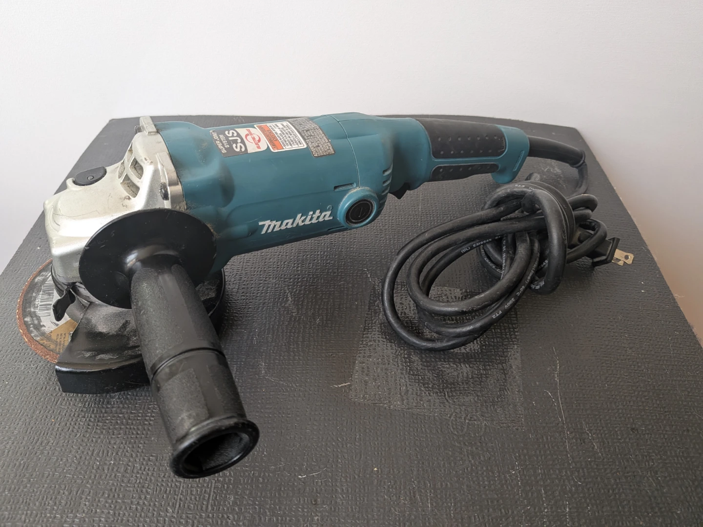Makita 5-In 10.5A Angle Grinder w/ Brake