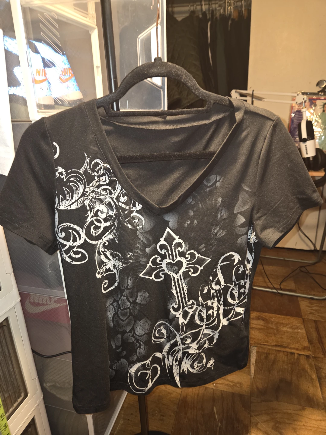Romwe 'Hearts, Crosses, & Vines' Statement Shirt in a Ladies L