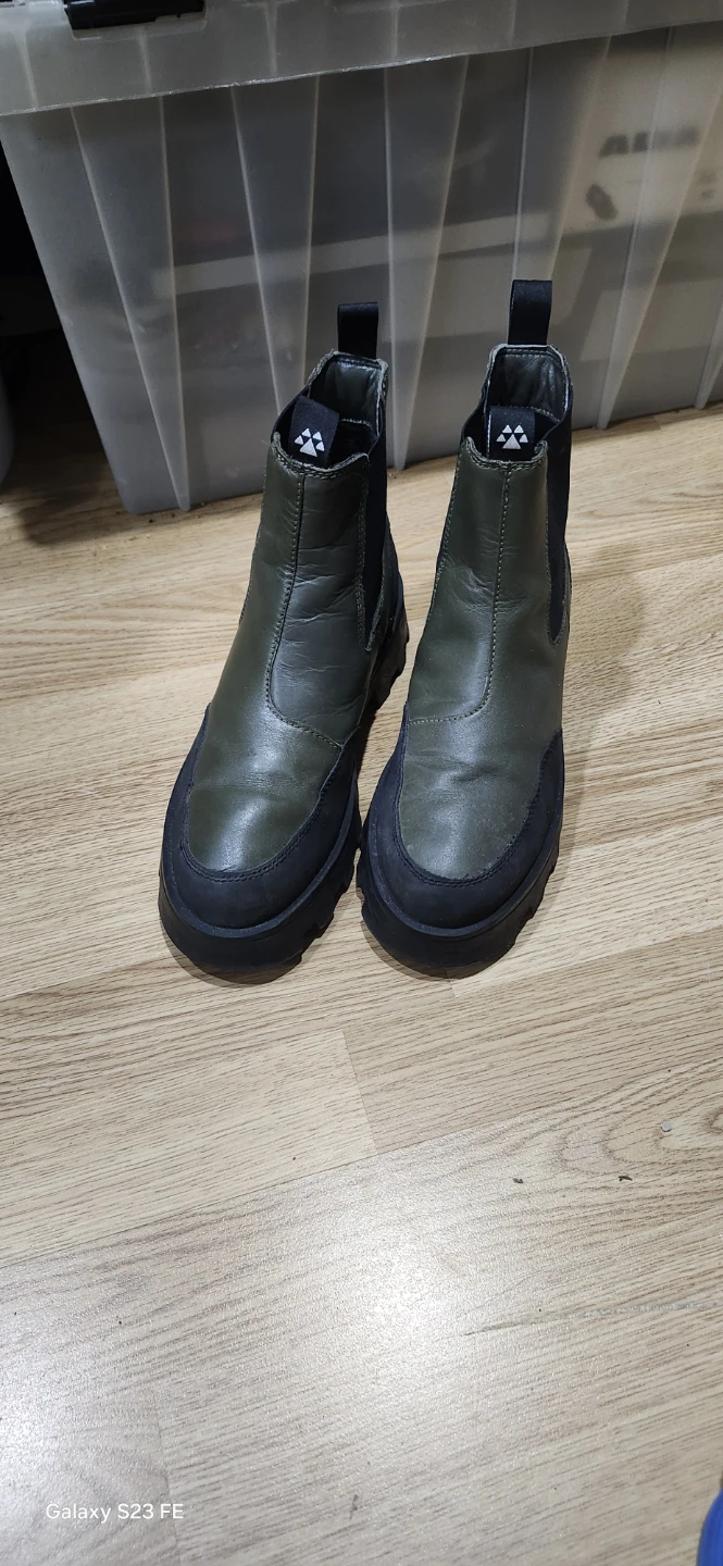 Olive and black waterproof Chelsea boots - photo 3