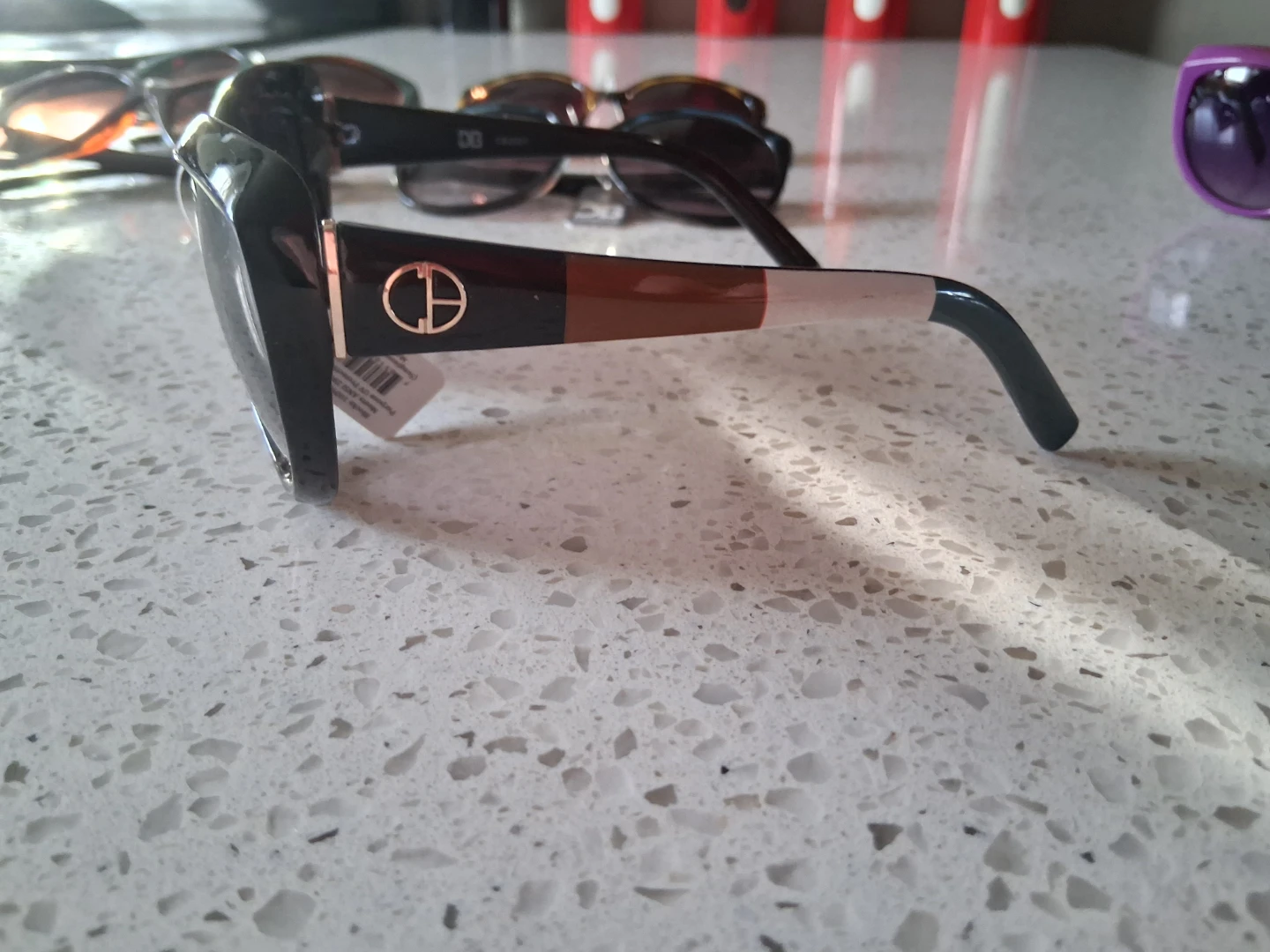 6 pairs of sunglasses - photo 4