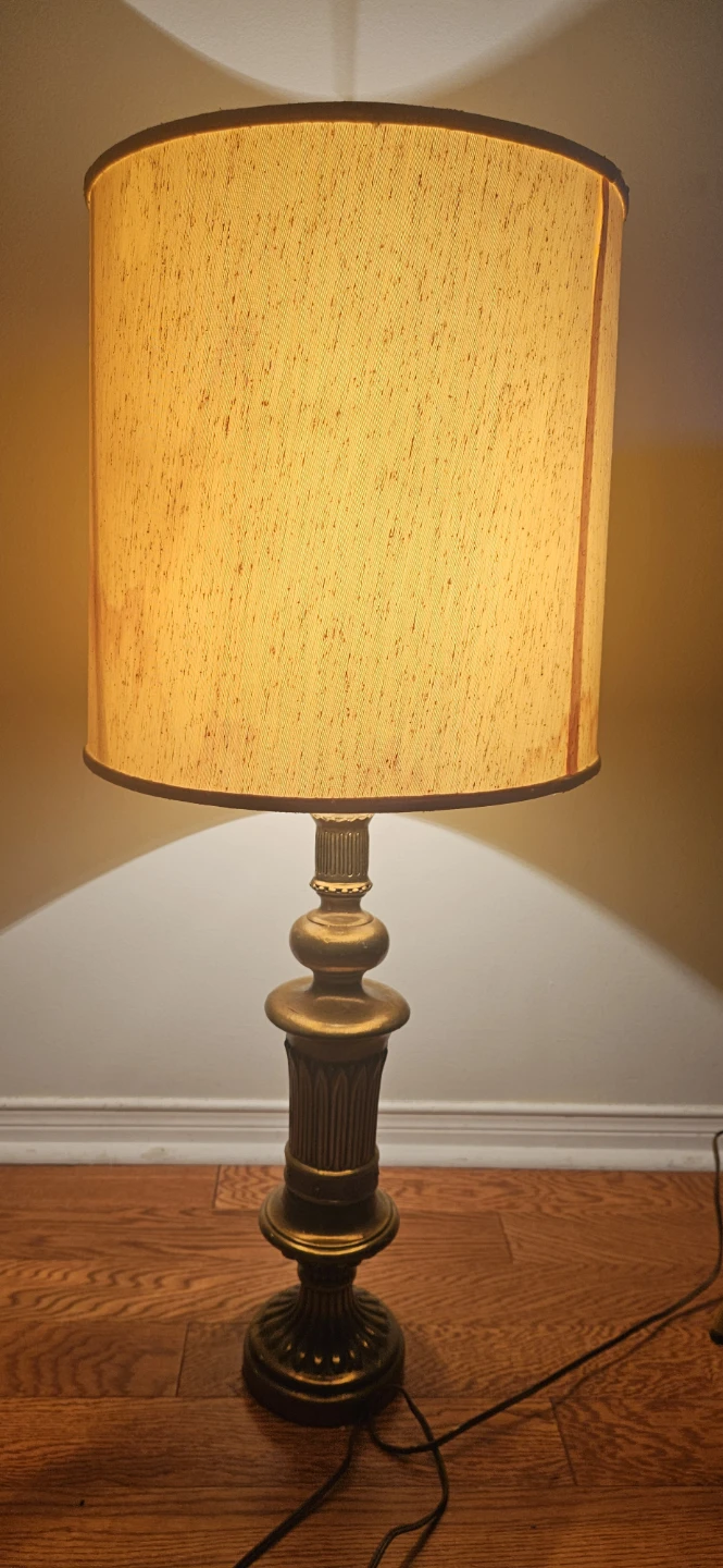 Antique brass floor lamp with intricate detailing, 90 cm tall. - photo 3