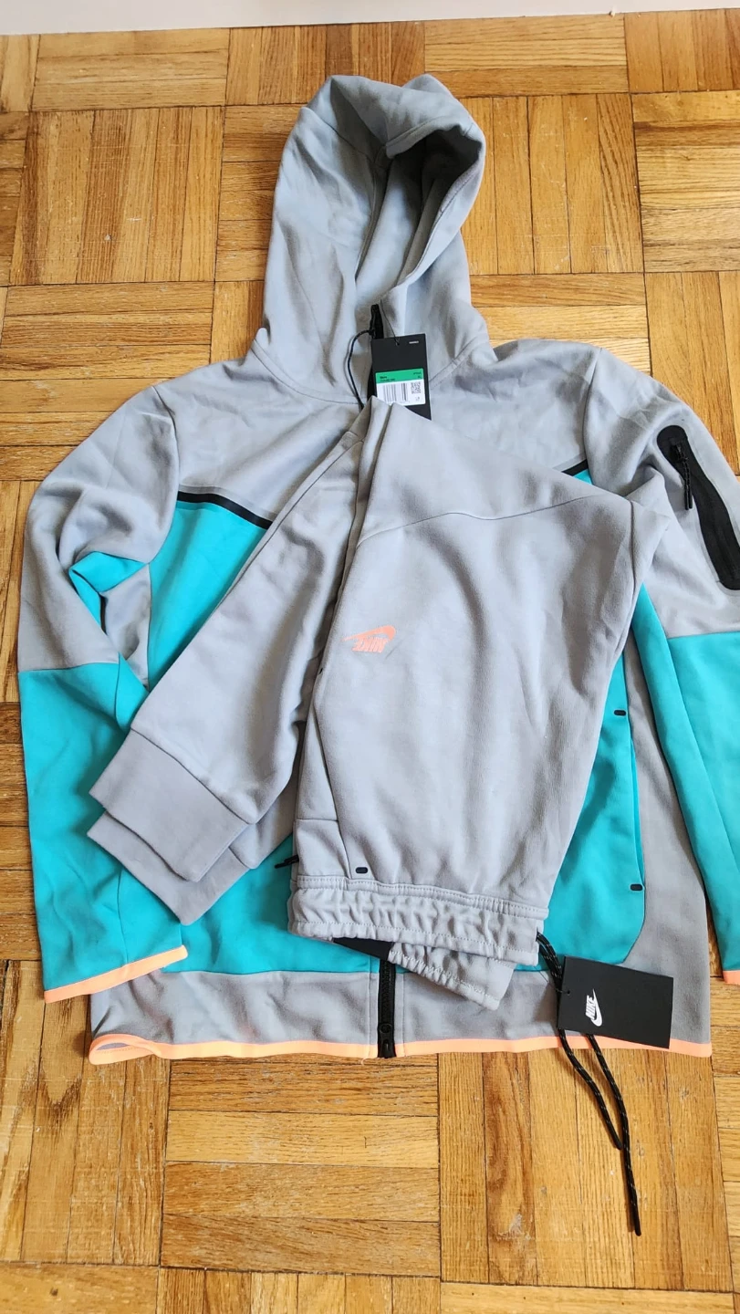 Nike tech