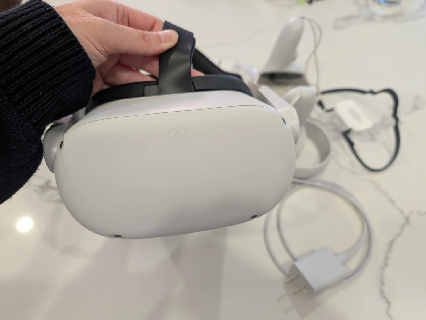 Meta Quest 2 VR Headset with Controllers - photo 2