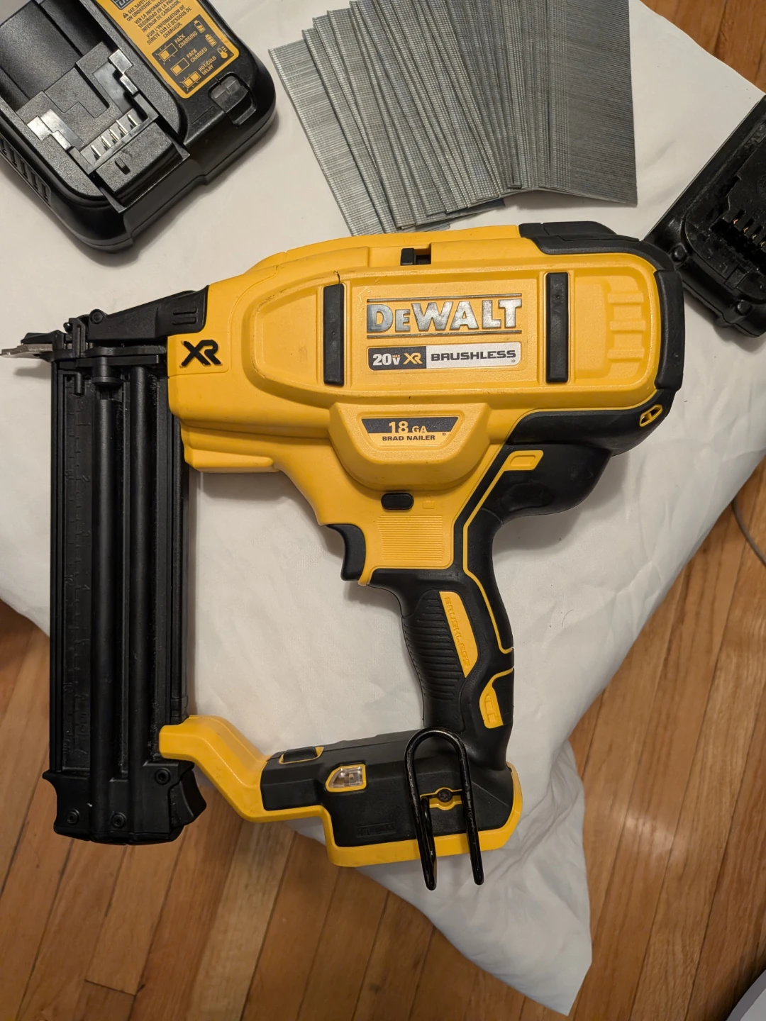 DeWalt 20V MAX XR Brushless 18Ga Brad Nailer Kit - photo 2
