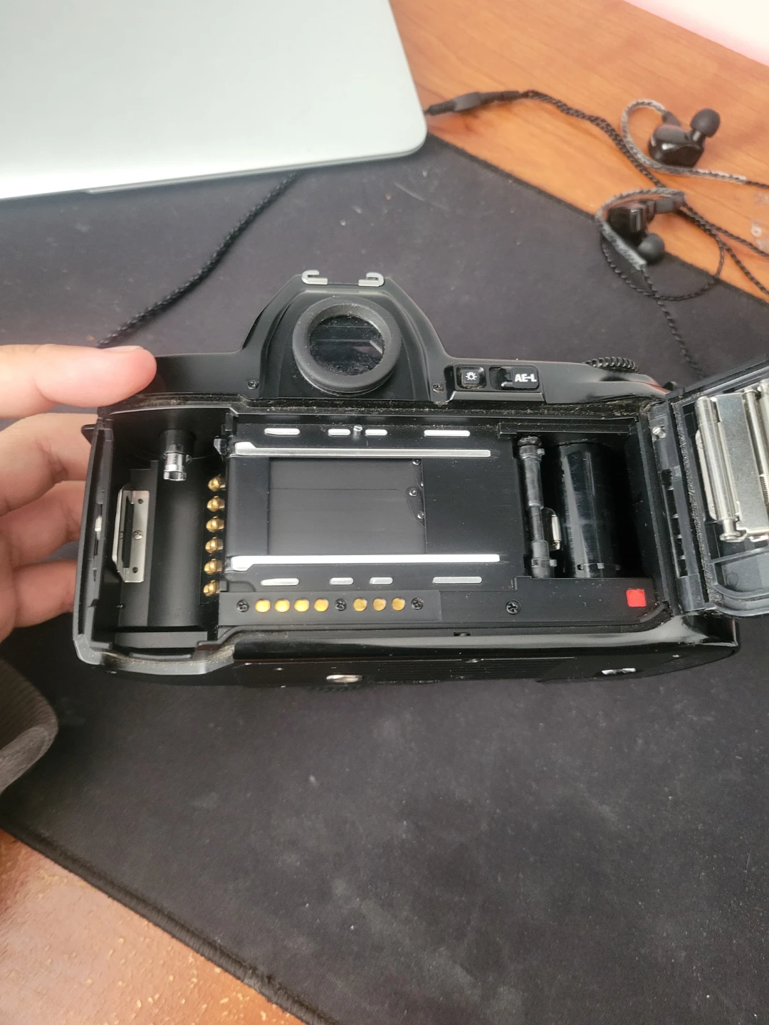Nikon F-801 Camera with SB-24 Speedlight and Lenses - photo 3