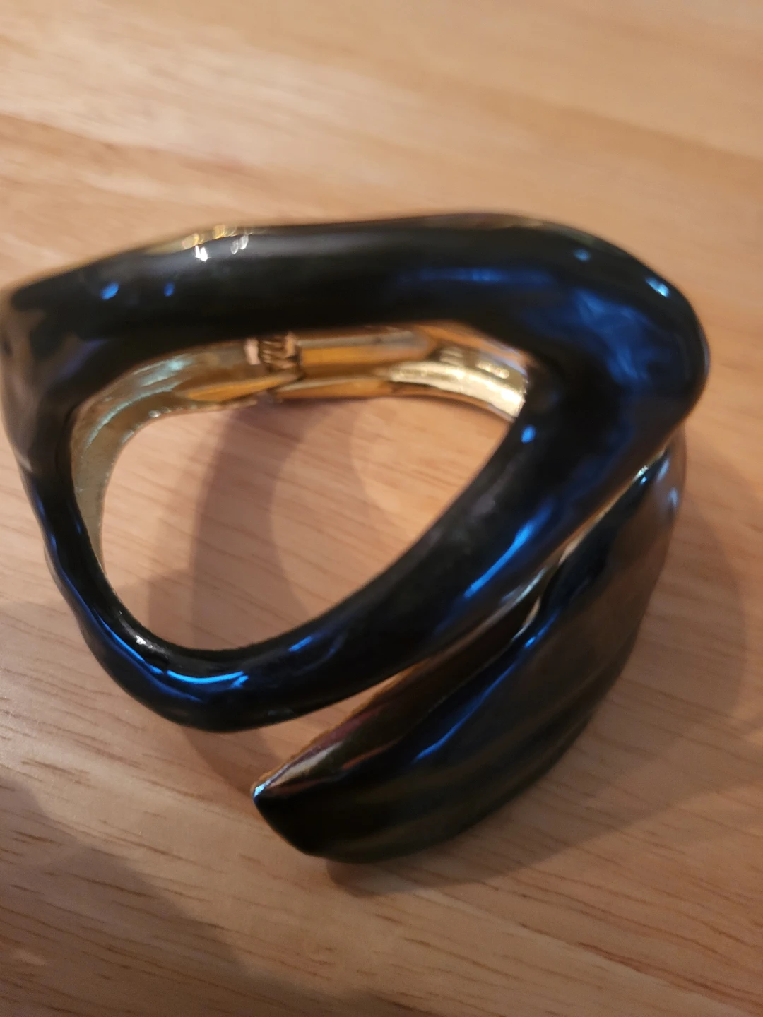 Black and gold tone hinged cuff bracelet - photo 5