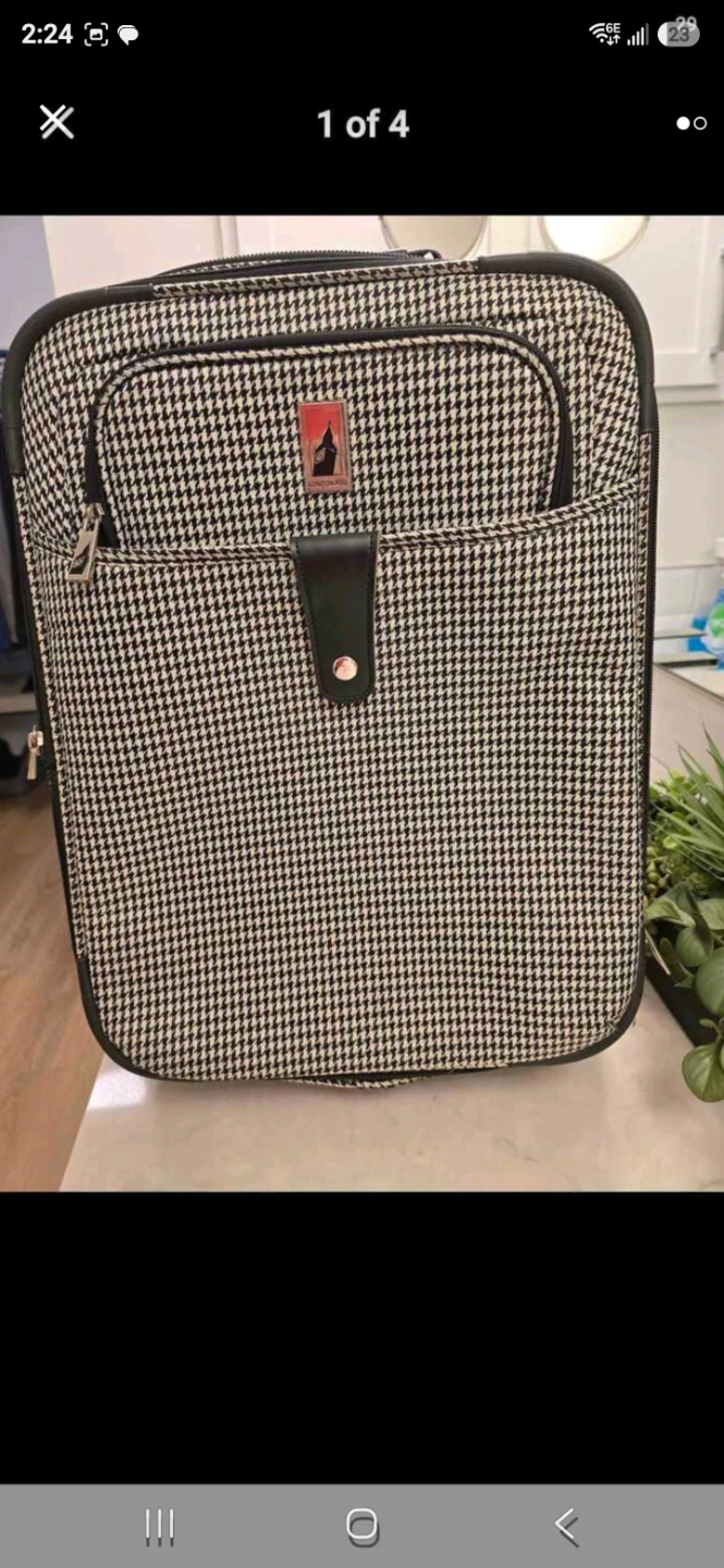 LONDON FOG CARRY ON SUITCASE