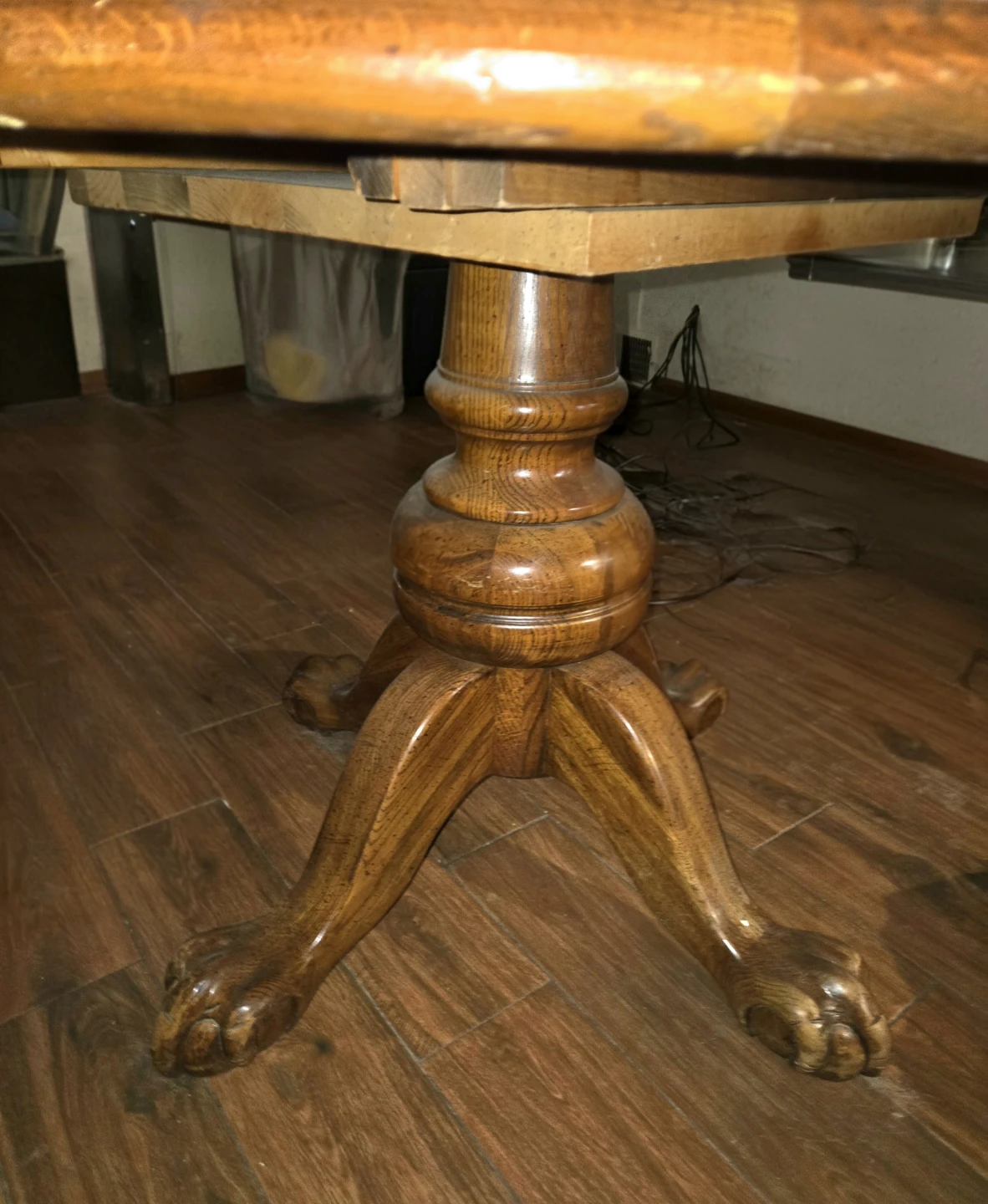 54in Oak Round Glass Covered Table - photo 2