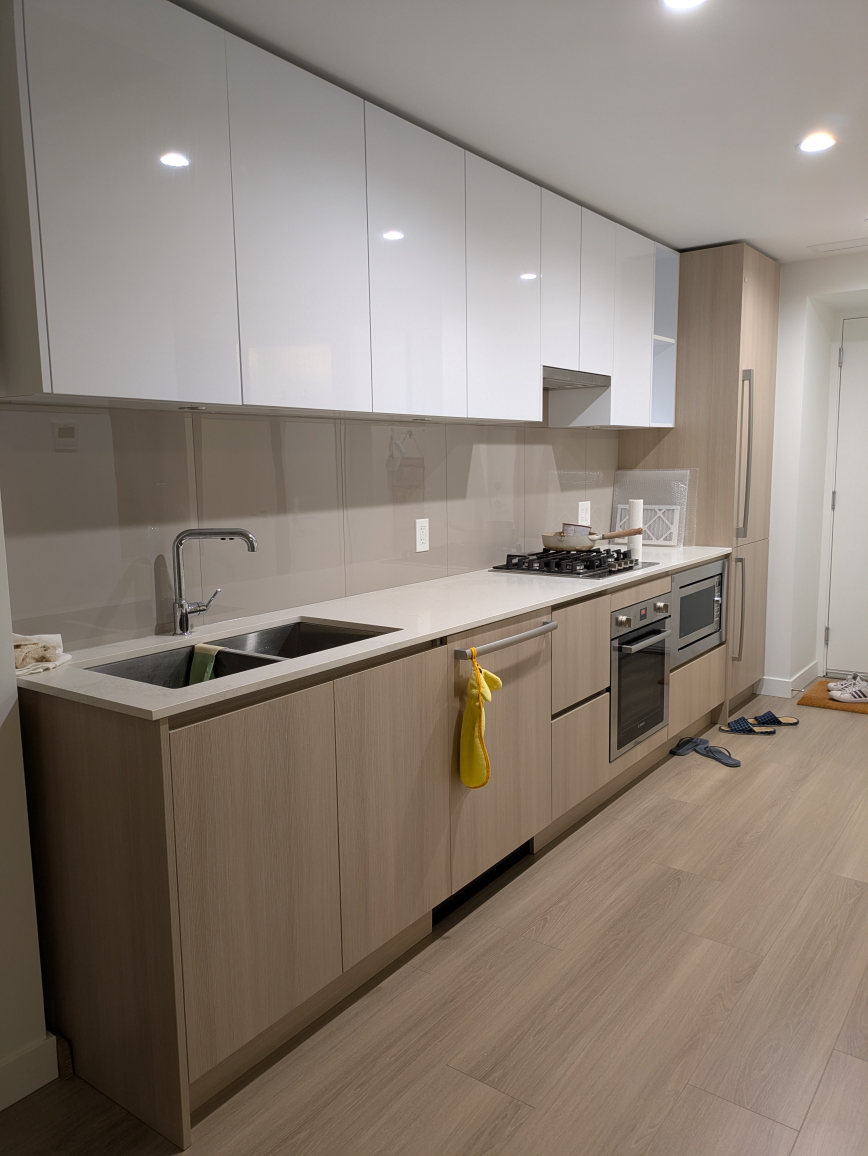 Studio Apartment with Queen Size Murphy Bedframe - photo 5