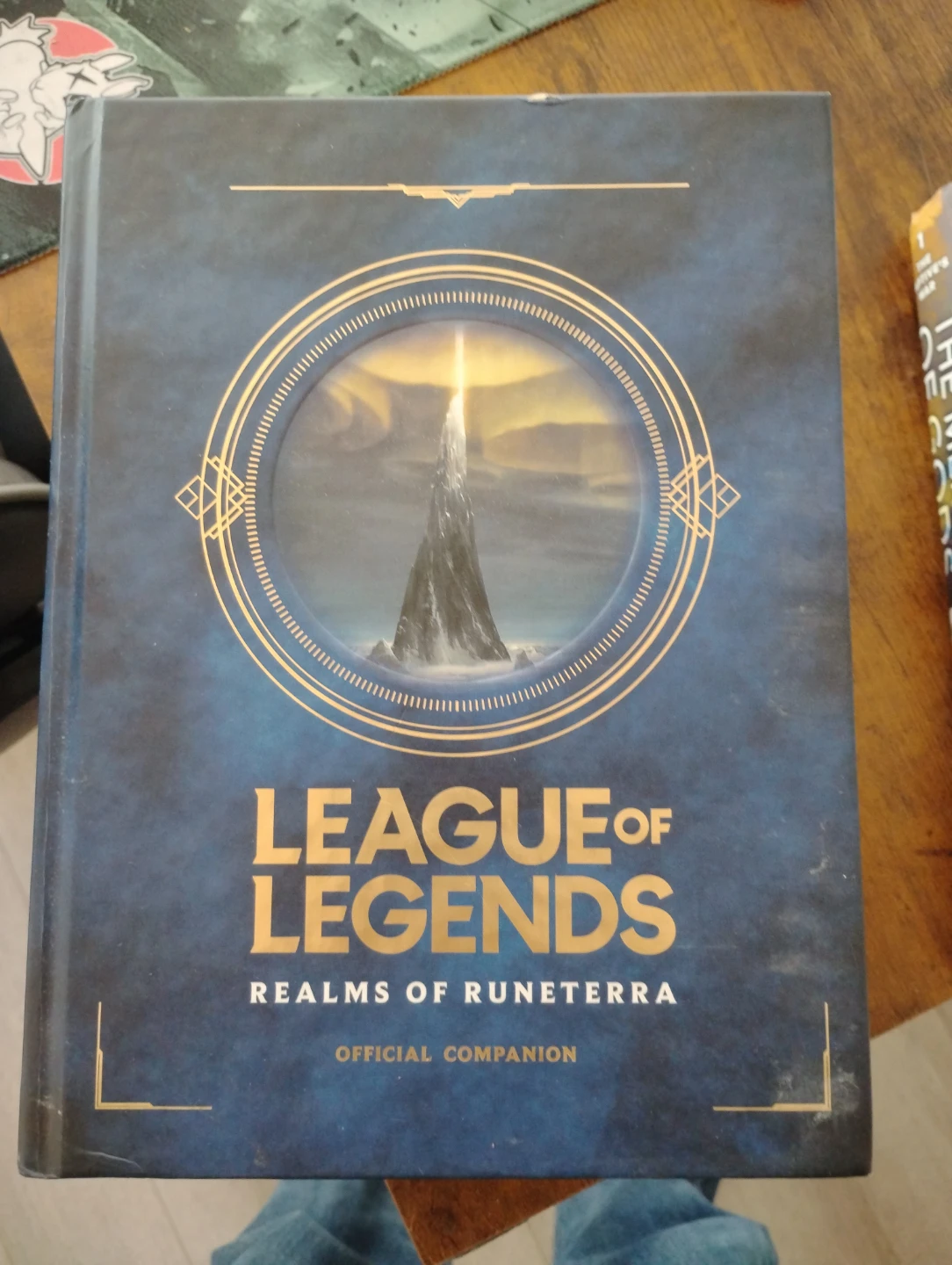 League of Legends: Realms of Runeterra Book