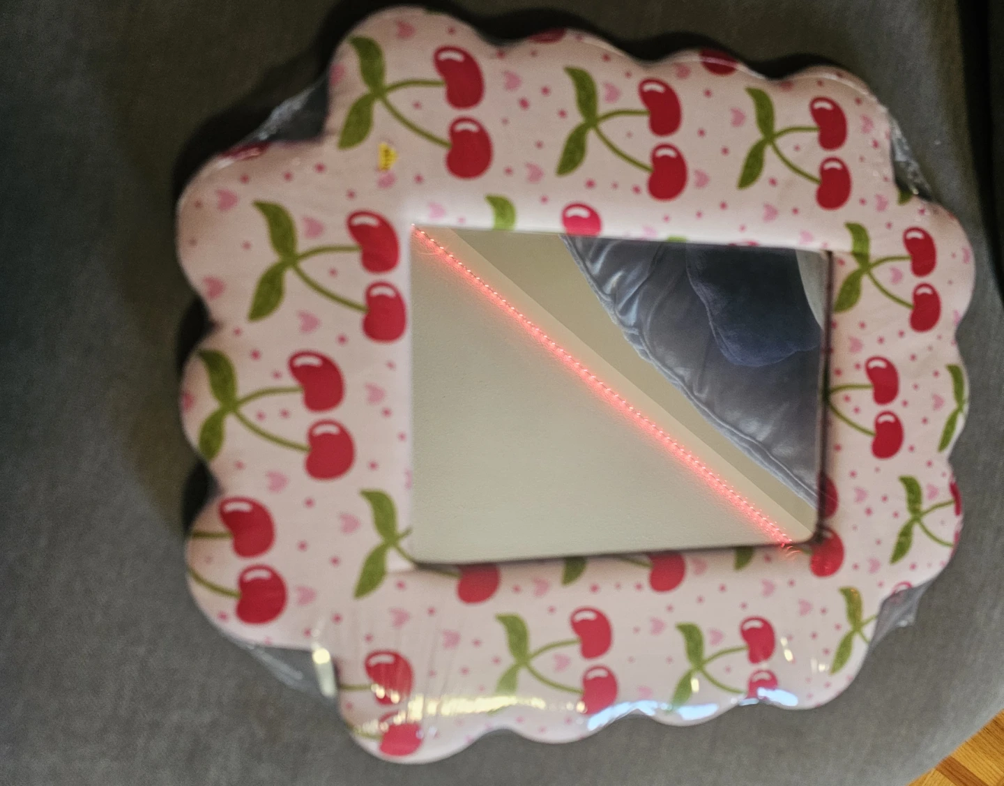 Cherry pattern wall mirror - photo 2