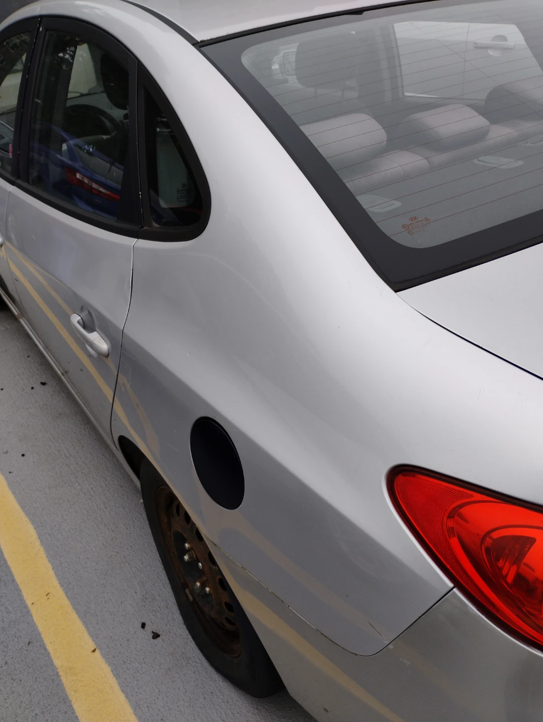 Silver Hyundai Elantra Sedan - photo 4