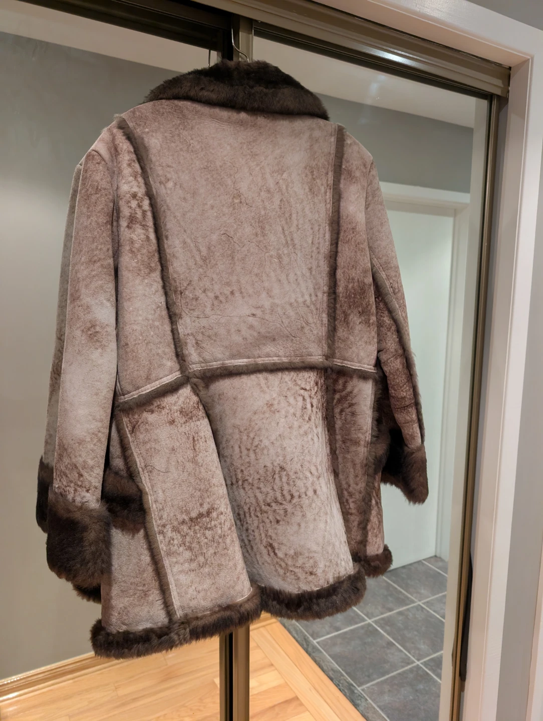 Woman's Ardney Suede Lamb Wool Coat Size 15/16 - photo 2