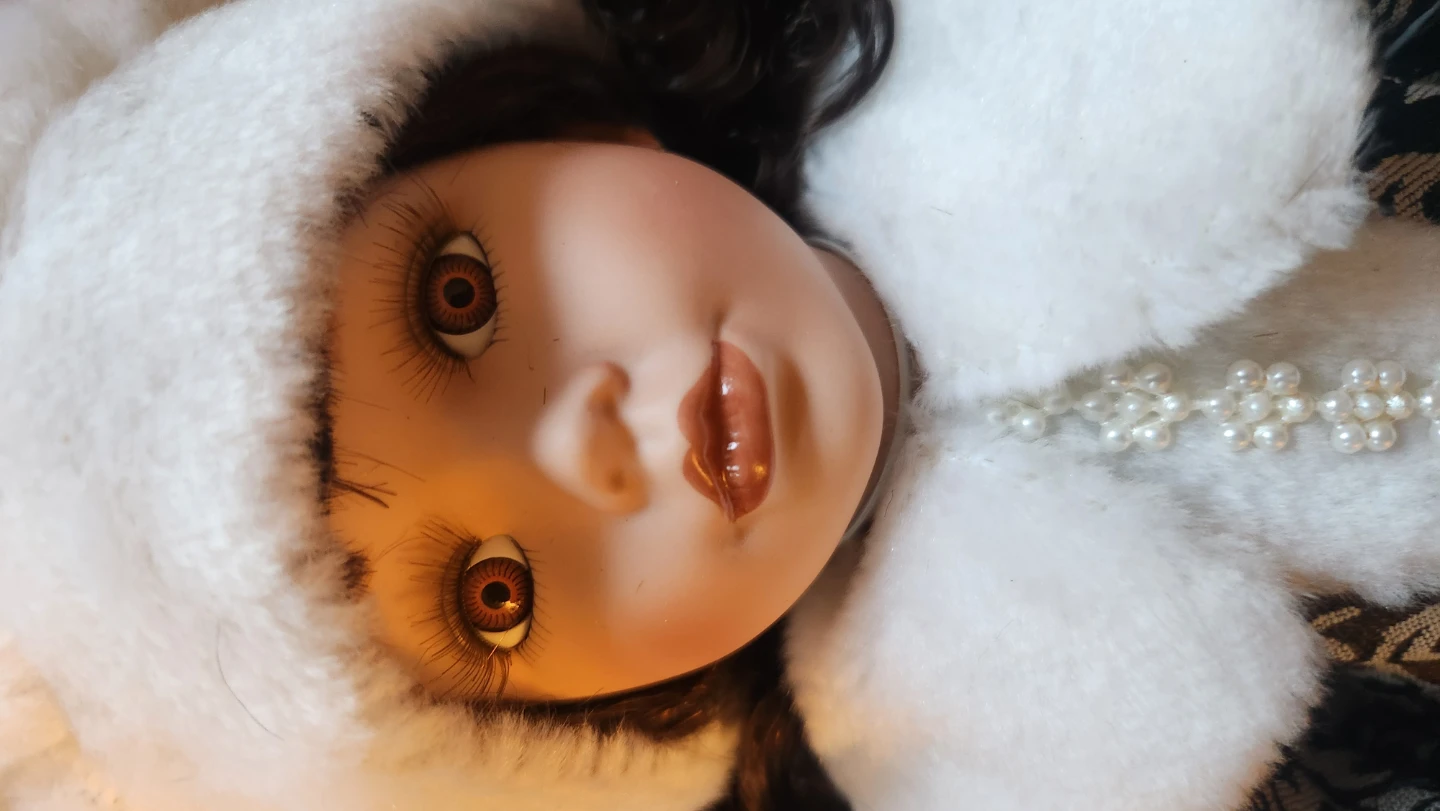 Collectible Porcelain Doll - photo 2