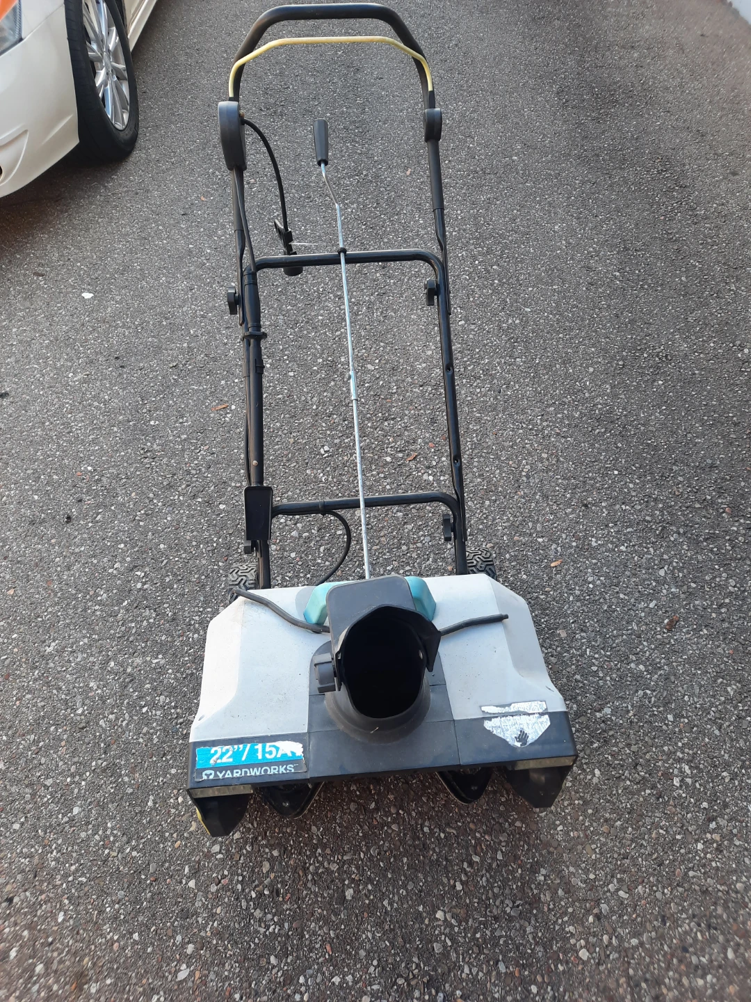 Electric snowblower