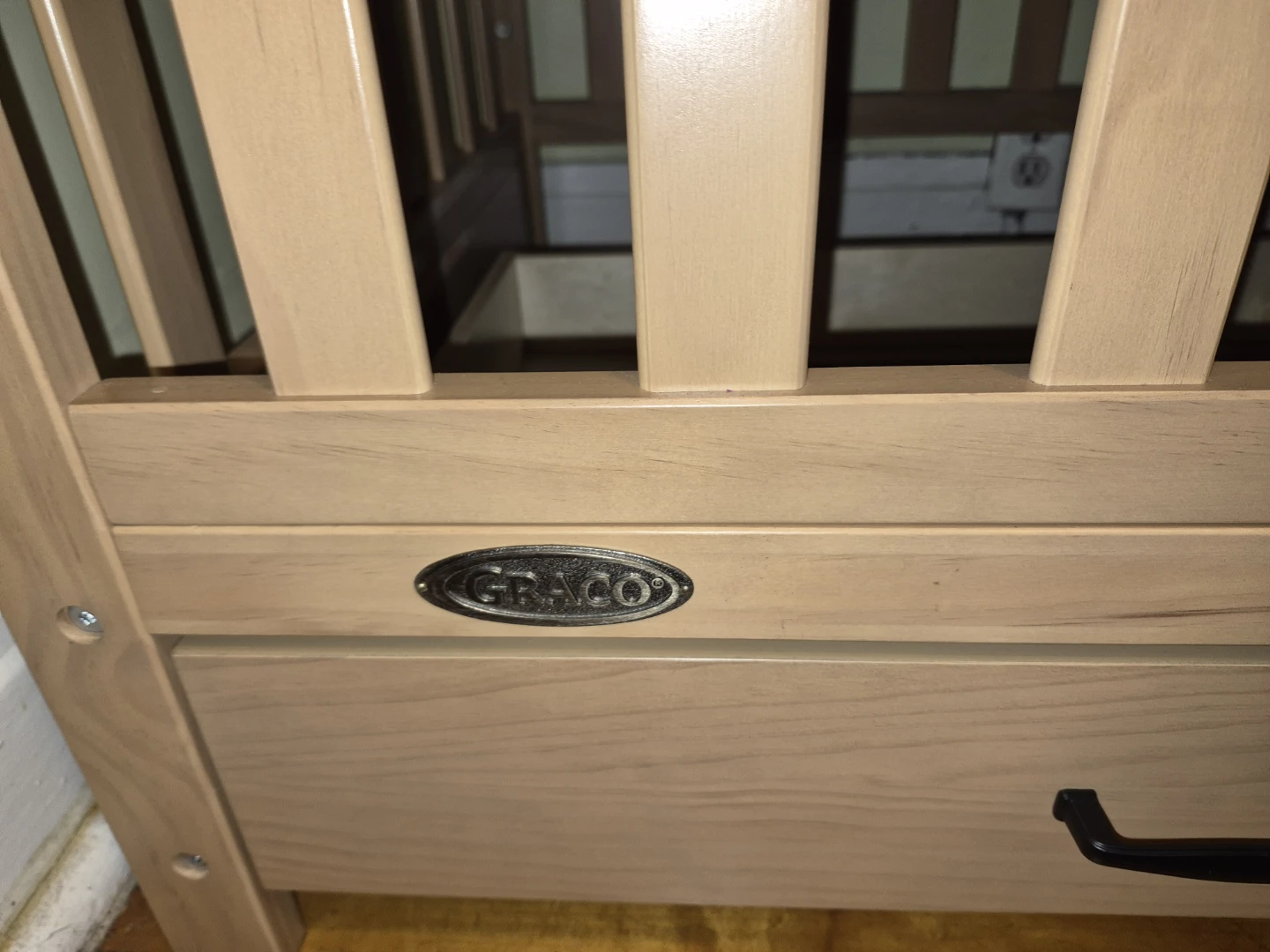 Graco Wooden Baby Crib with Drawer - photo 3