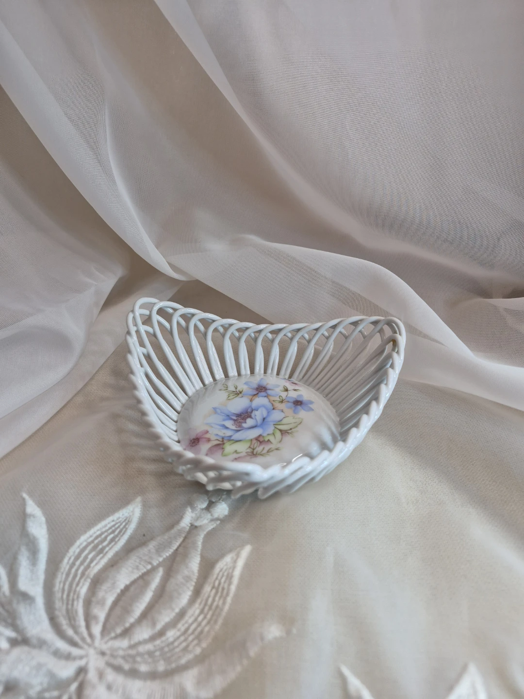 Apulum Triangular Dish, Rope Twist Reticulated Body - photo 4