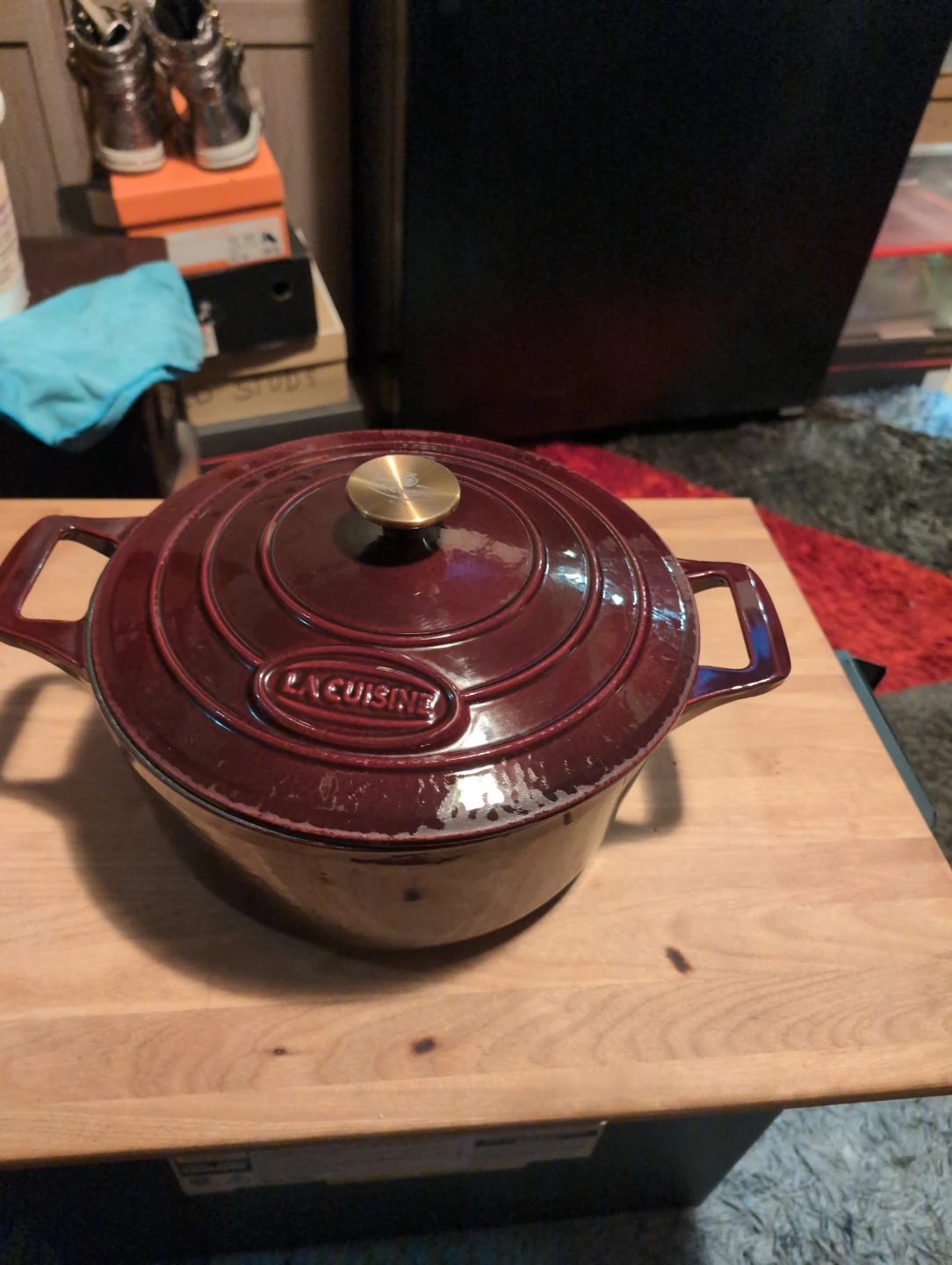 La Cuisine Cast Iron Dutch Oven - Cranberry