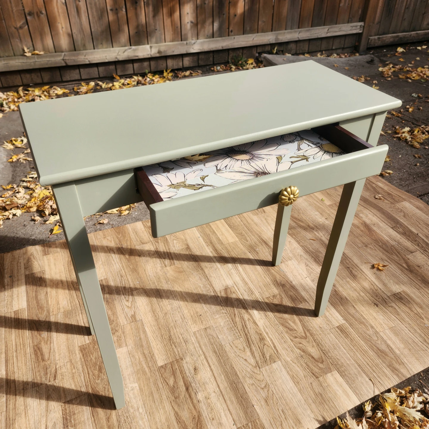 Sage Green Console Table with Floral Drawer 🌼 - photo 5
