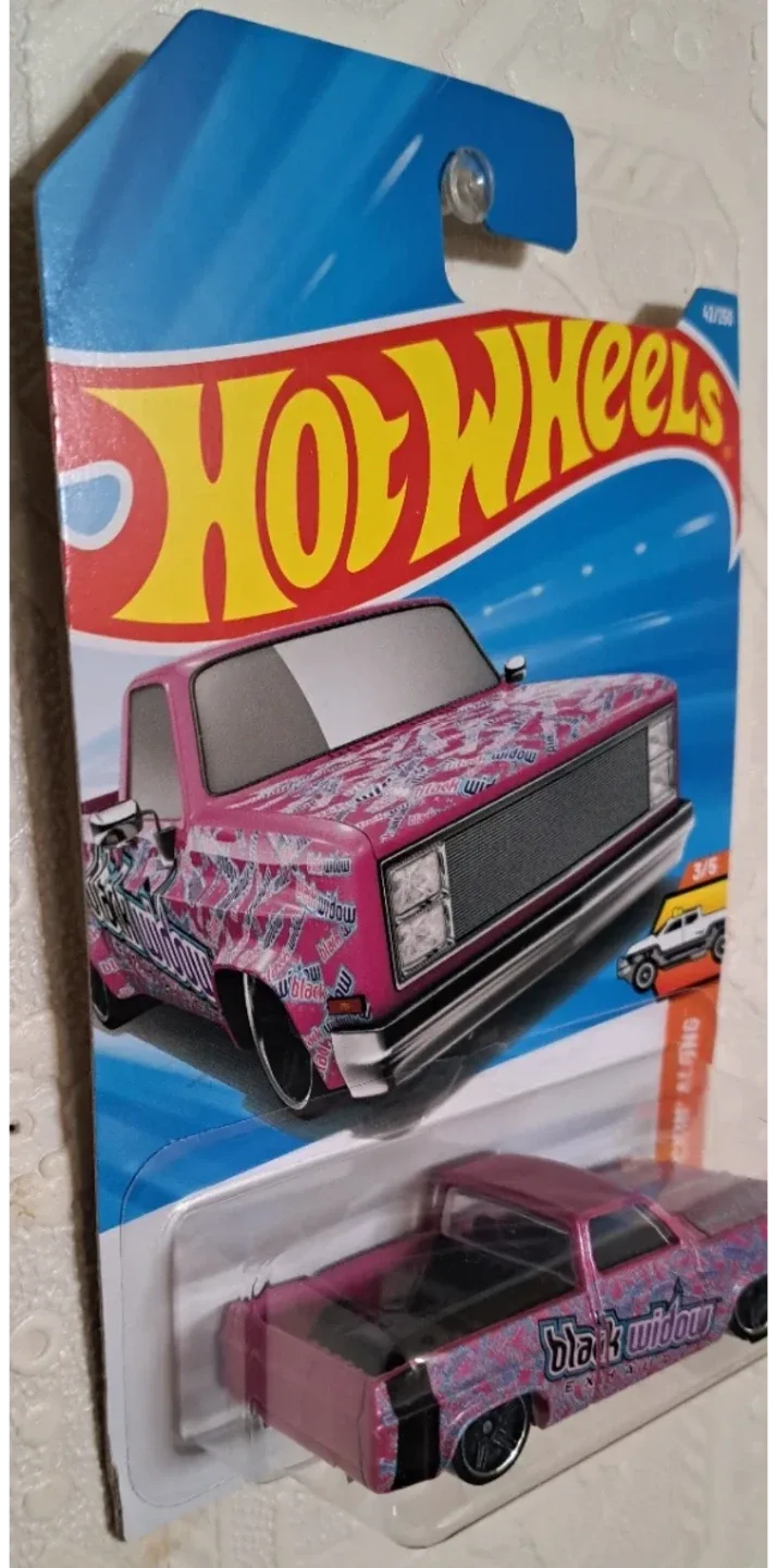 Hot Wheels '83 Chevy Silverado Truckin' Along - photo 2
