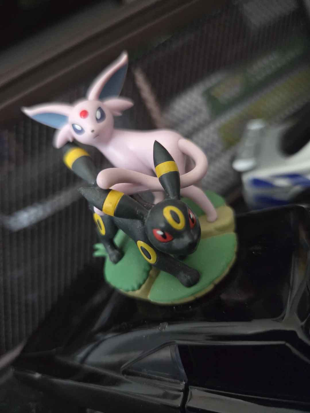Umberon and Espeon Figure