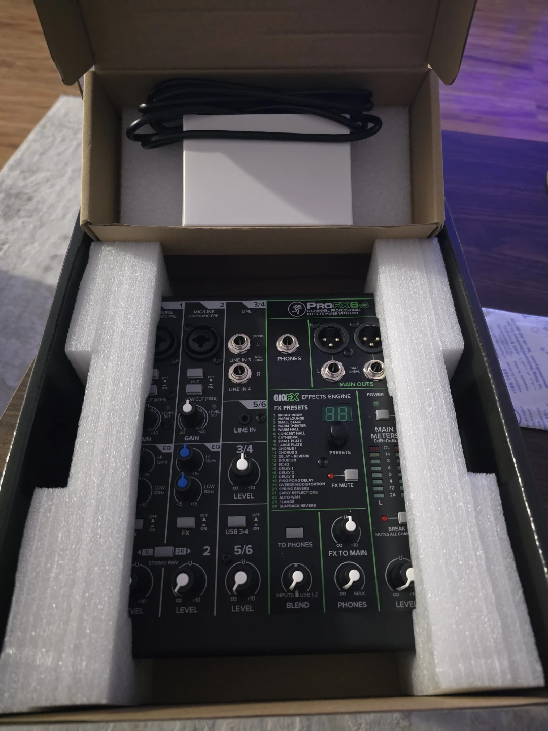 Mackie ProFX6v3 6-Channel Professional Effects Mixer - photo 4