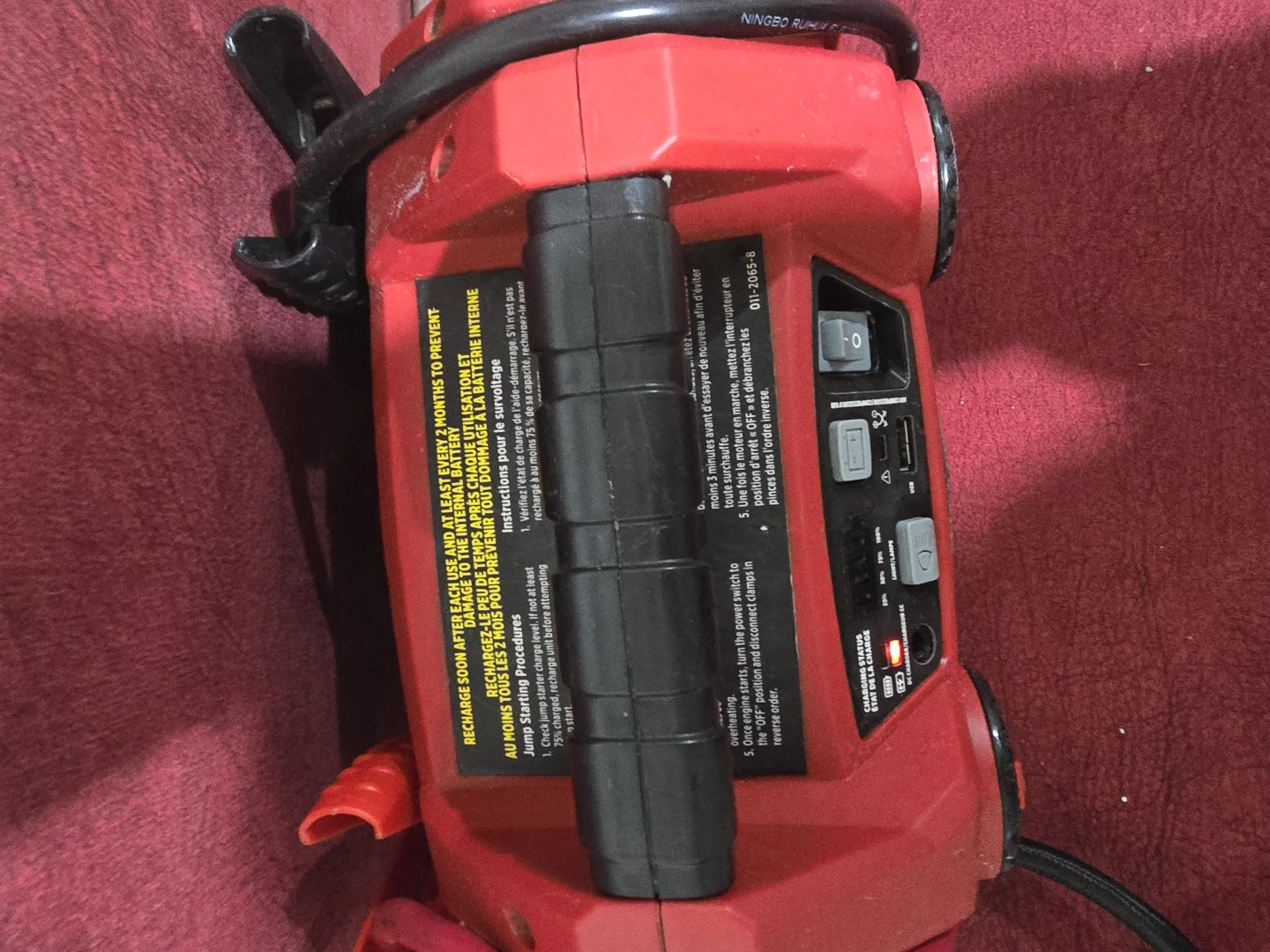 Motomaster 900A Booster Pack with Air Compressor - photo 2