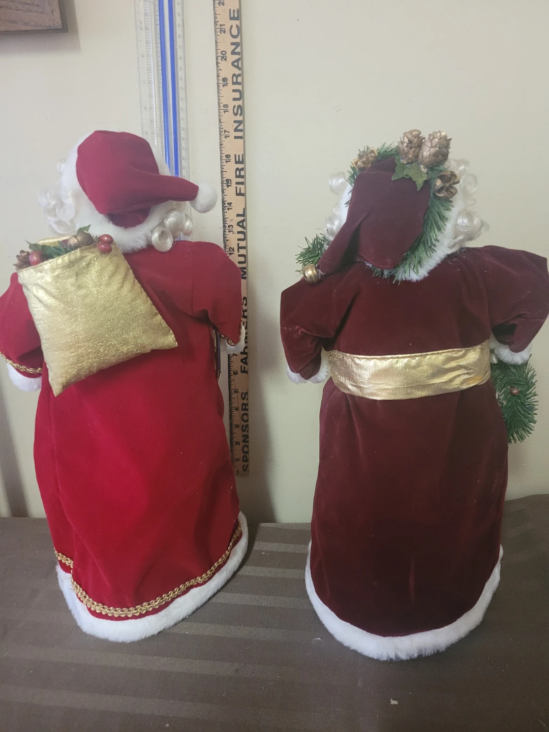 Two Vintage Christmas Santa Figurines - photo 4