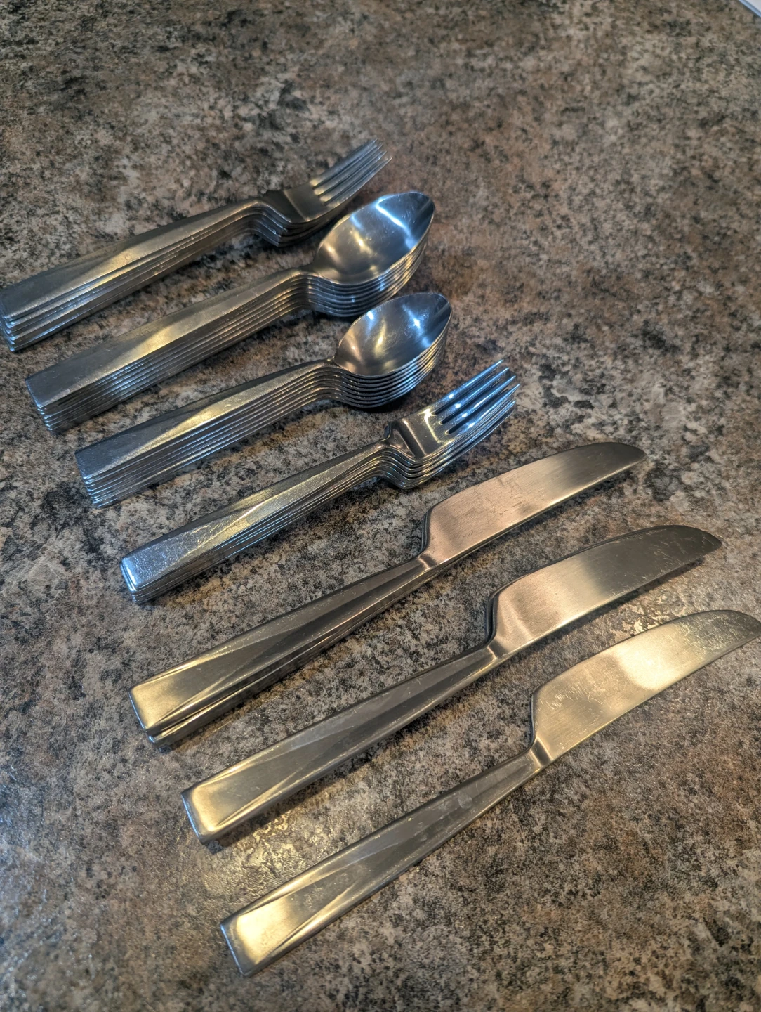 High-grade 18/10 Stainless Steel Flatware service for 8