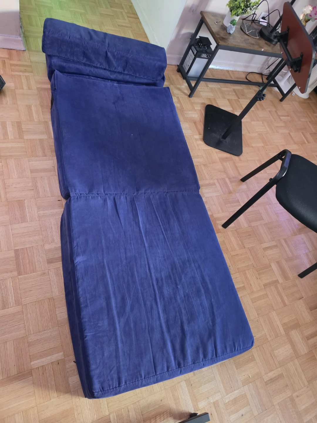 Velvet chair pull out bed futon - photo 2