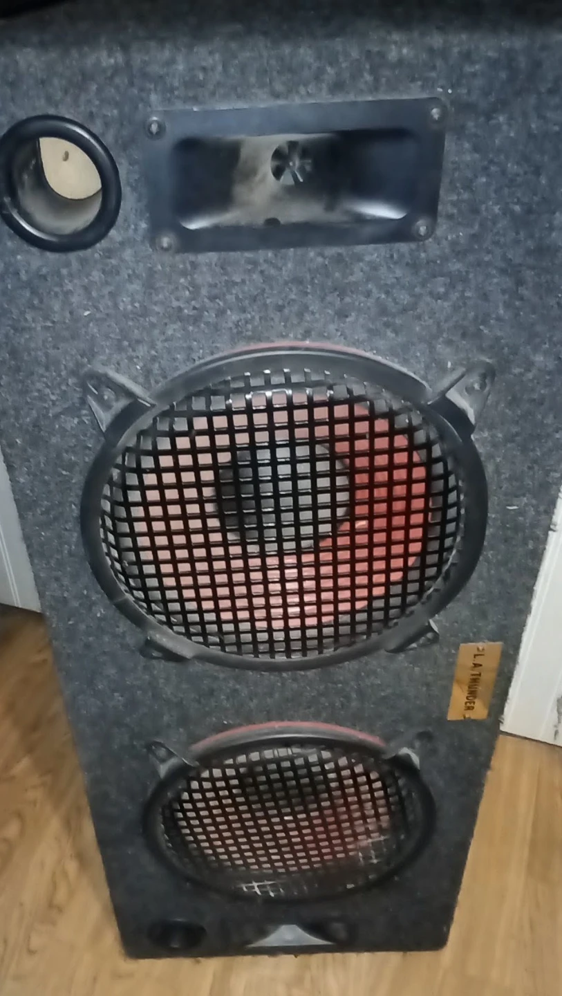 Speaker box for 10" subs - photo 2