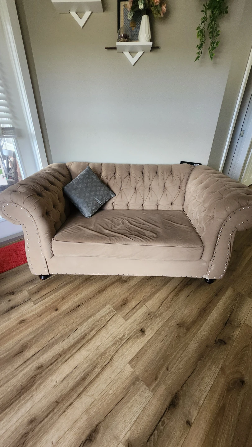 Couch - photo 3