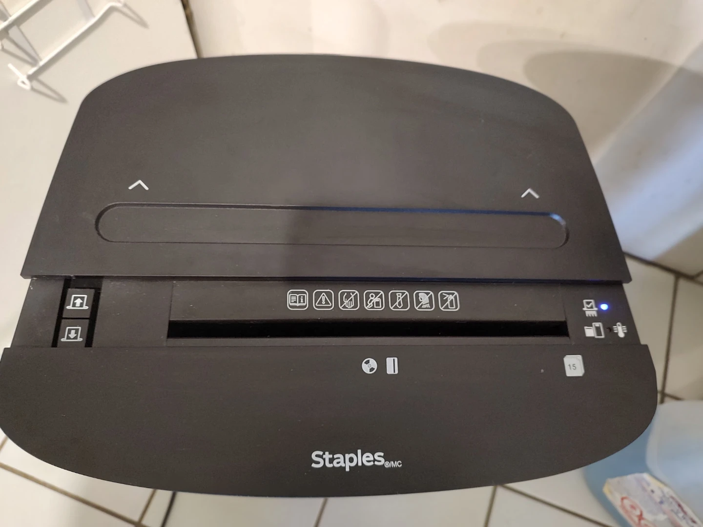 Staples 15-Sheet Heavy Duty Cross Cut Shredder - photo 3