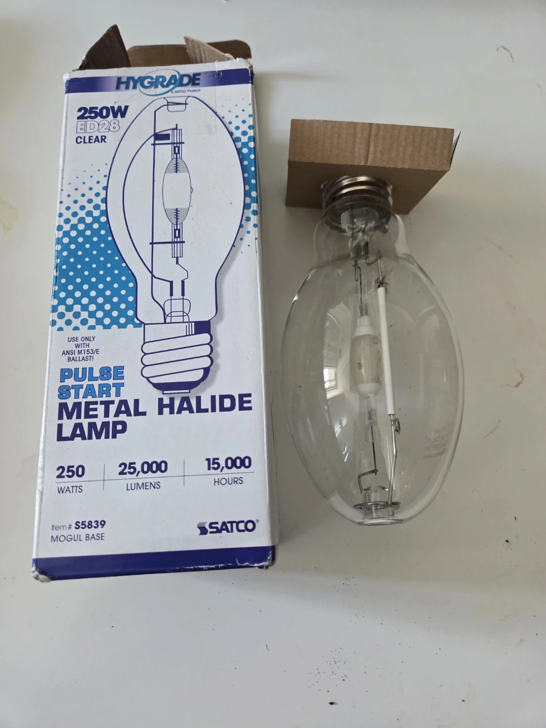 Satco 250W Pulse Start Metal Halide Lamp