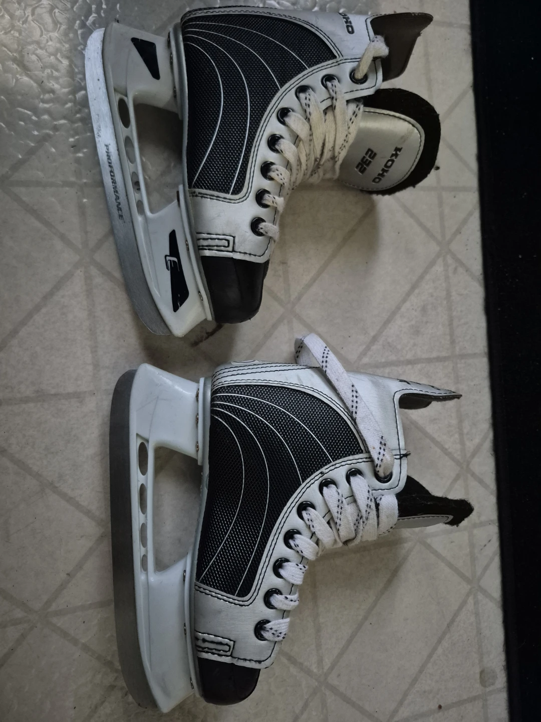 Koho 232 Heat Youth Hockey Ice Skates – Size 13 Youth